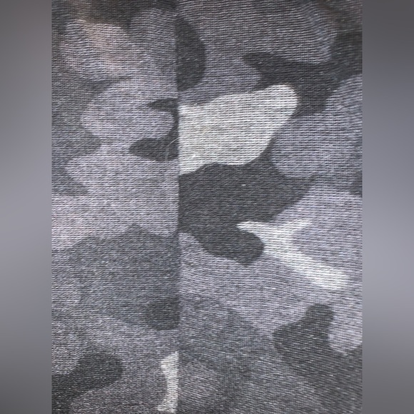 CABI CAMO Leggings pants iPhone side pocket women’s size small S - Picture 4 of 12